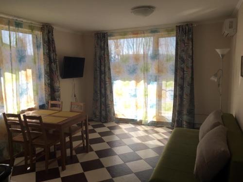 Hasienda Beach Apartments