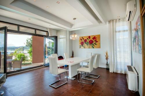 Villa Luxury House On Buzhaka