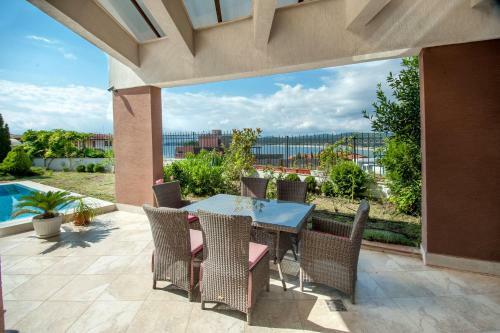 Villa Luxury House On Buzhaka