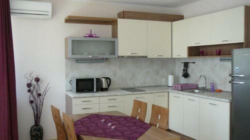 Apartment See Breeze