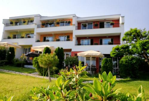 Hotel Rainbow Houses