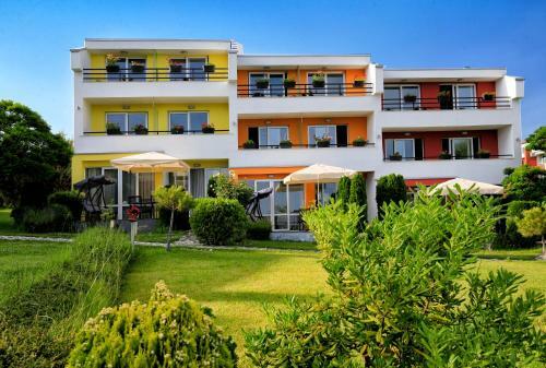 Hotel Rainbow Houses