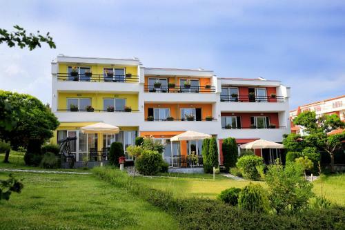 Hotel Rainbow Houses