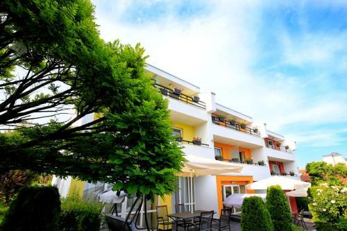Hotel Rainbow Houses