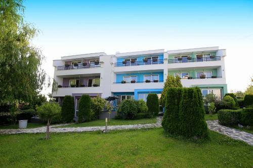 Hotel Rainbow Houses