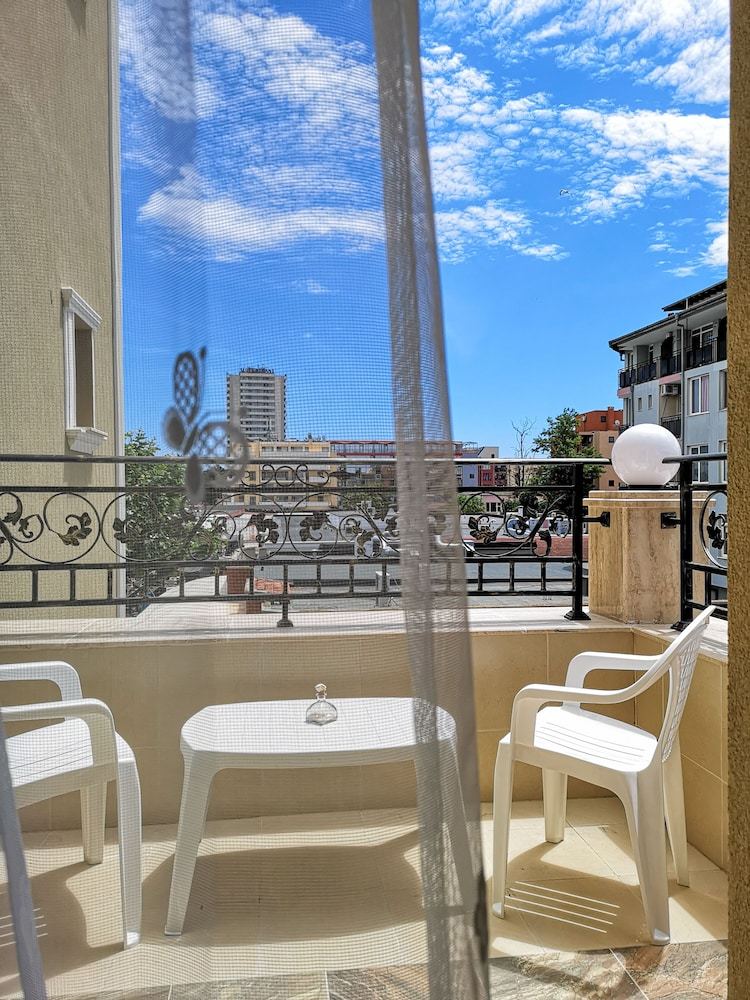 Empera Hotel