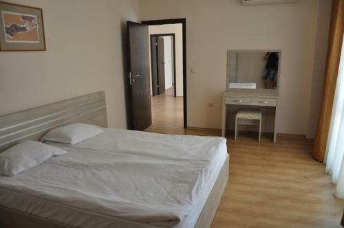 Luxor Apartments