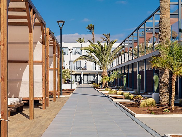 Apartamentos Las Palmeras I & II