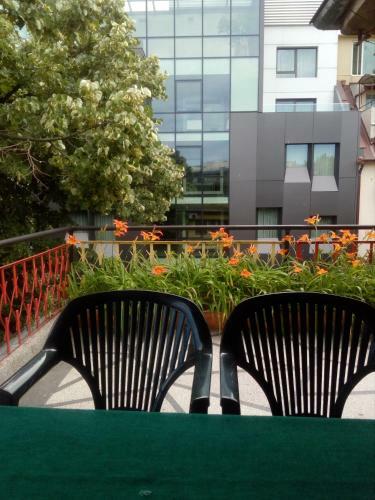 Flora Apartments