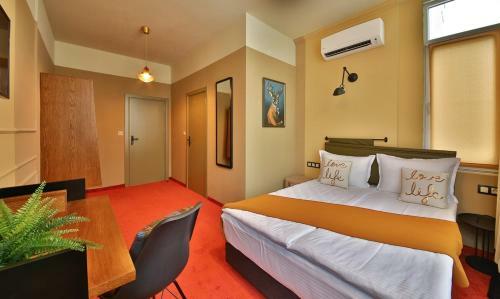 Hotel Just Rooms & Wine