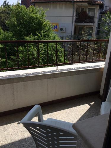 Under The Walnut Tree Apartment