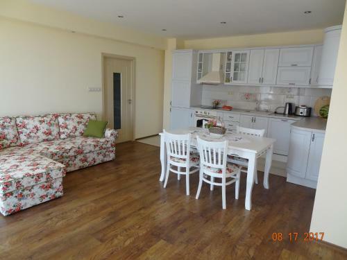 Aneta's Seaside Apartment