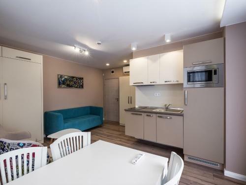 Hotel Caro Apartments & Rooms