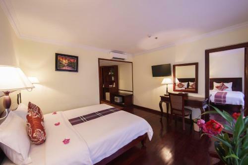 Smiling Deluxe Hotel