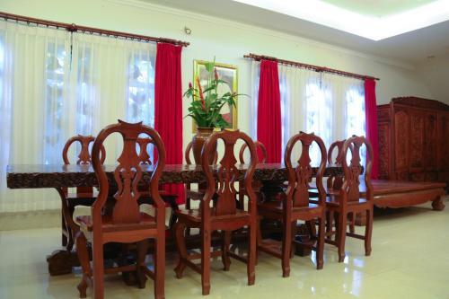 Bed & Breakfast Ratana Villa