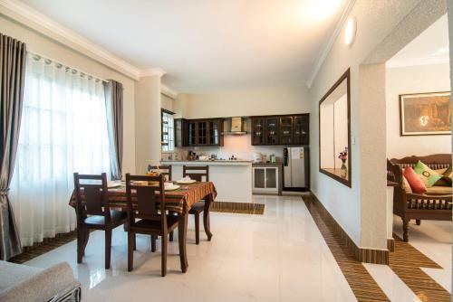 T-easy Crystal Hotel