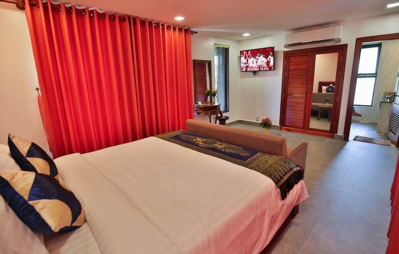 Angkor Diamond Pool Villa