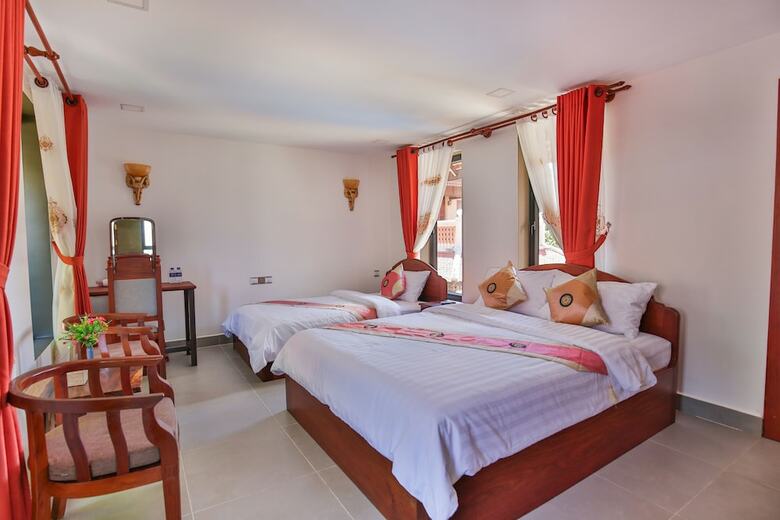 Angkor Diamond Pool Villa
