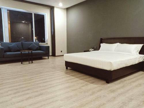 Furi Time Square Hotel