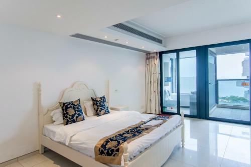 Guanhaige First Line Seaview Apartment
