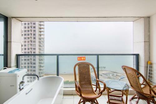 Guanhaige First Line Seaview Apartment