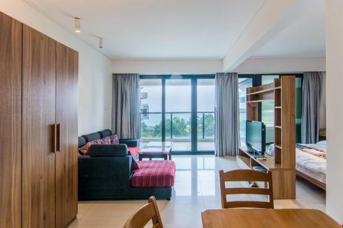 Guanhaige First Line Seaview Apartment