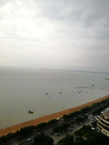 Guanhaige First Line Seaview Apartment