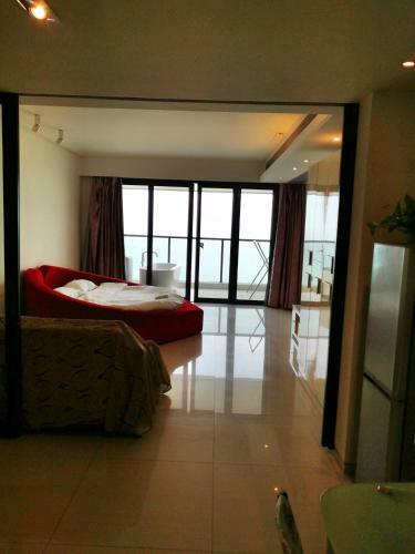 Guanhaige First Line Seaview Apartment