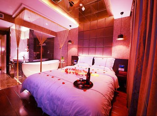 Crystal Theme Hotel