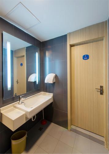 Hotel Hanting Express Beijing Huaxiangqiao