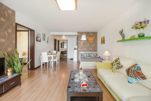 Joy City Deluxe Two-bedroom Apartment