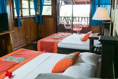 Hotel La Isla Inn
