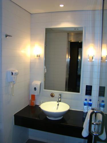 Tianjin Binhai Saint Light Hotel