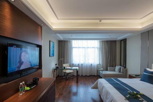 Yushan Town Tianji Cloud Business Hotel