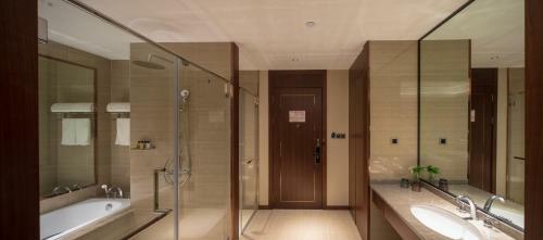 Yushan Town Tianji Cloud Business Hotel