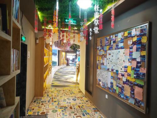 Pathfinder Chengdu Chasing Dream Hostel Chunxi Road Branch