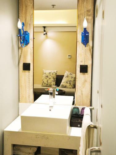 Xinyi Art Suit Hotel