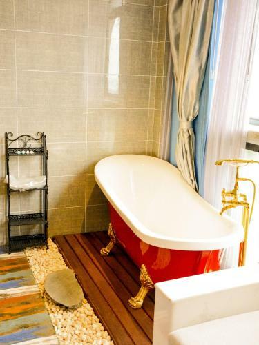 Xinyi Art Suit Hotel