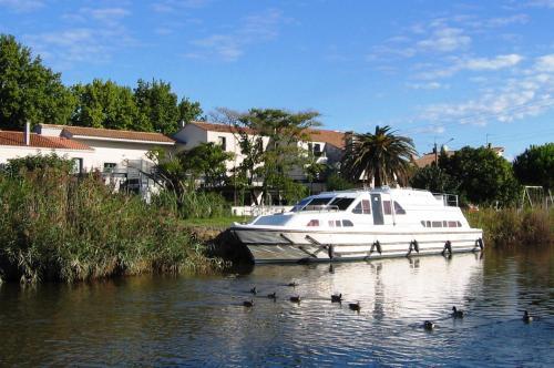 Hotel Canal Aigues Mortes