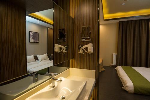 Durian Candy Featured Hotel People Cinema Branch
