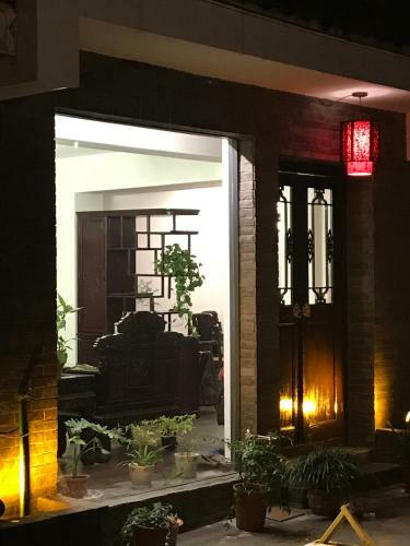 Yangzhou Jinglu Apartment