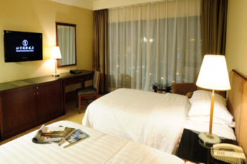 Famous International Hotel