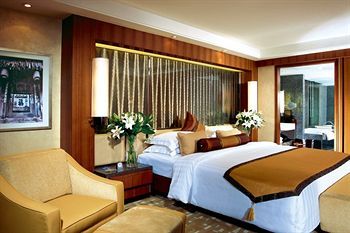 Famous International Hotel
