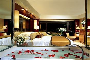 Famous International Hotel