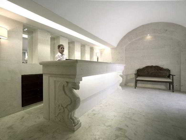 Hotel Kasr-i Nehroz