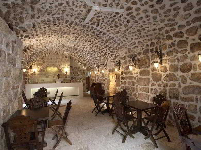 Hotel Kasr-i Nehroz