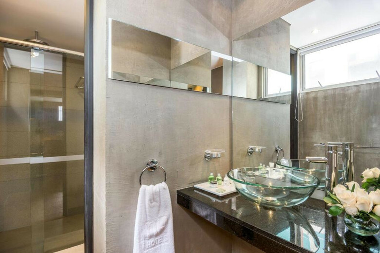 Hotel NH Royal Urban 93