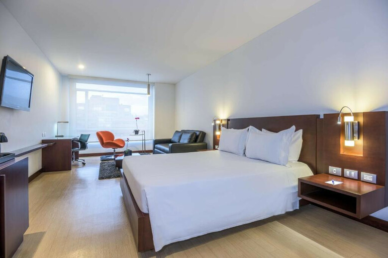 Hotel NH Royal Urban 93