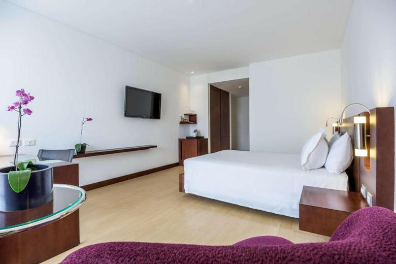 Hotel NH Royal Urban 93
