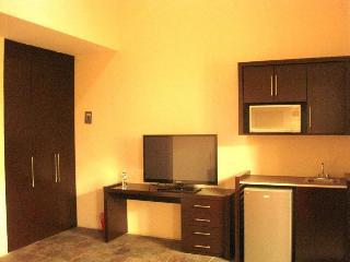 Monteleon Hotel And Suites